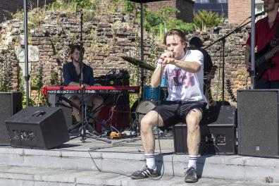 Simon op het Stadsmuzikantenfestival